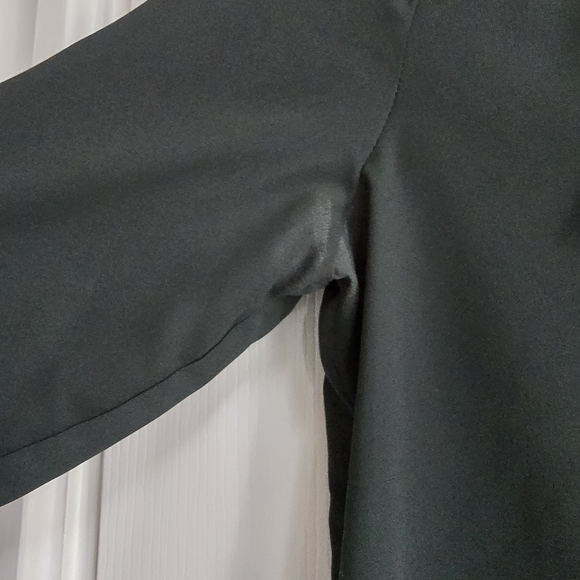 🌷RW&Co. Collarless Green Blouse - Picture 7 of 8